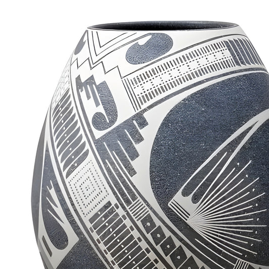 Vasija / Olla Artesanal de Cerámica de Juan Mata Ortiz "Leonel Quezada" 2