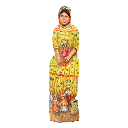 Escultura Tarahumara Tallada en Madera "Mujer con niño en brazos"