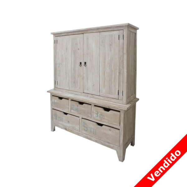 Mueble de madera patinado