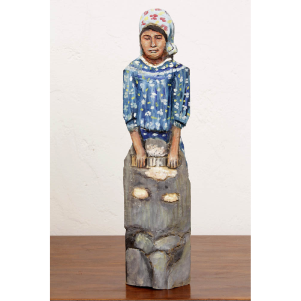 Artesanía figura tarahumara tallada en madera